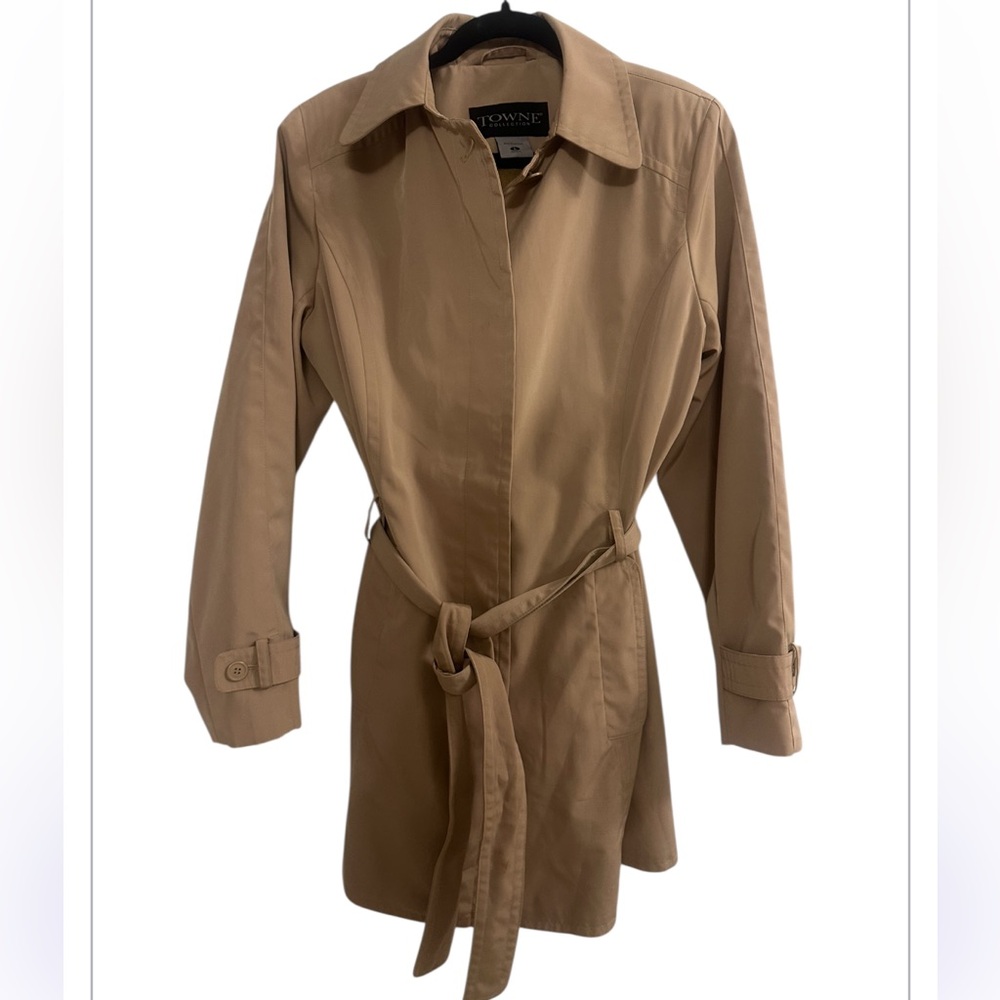 Vintage Towne Collection Belted Trench Coat in Tan Color Size L EUC